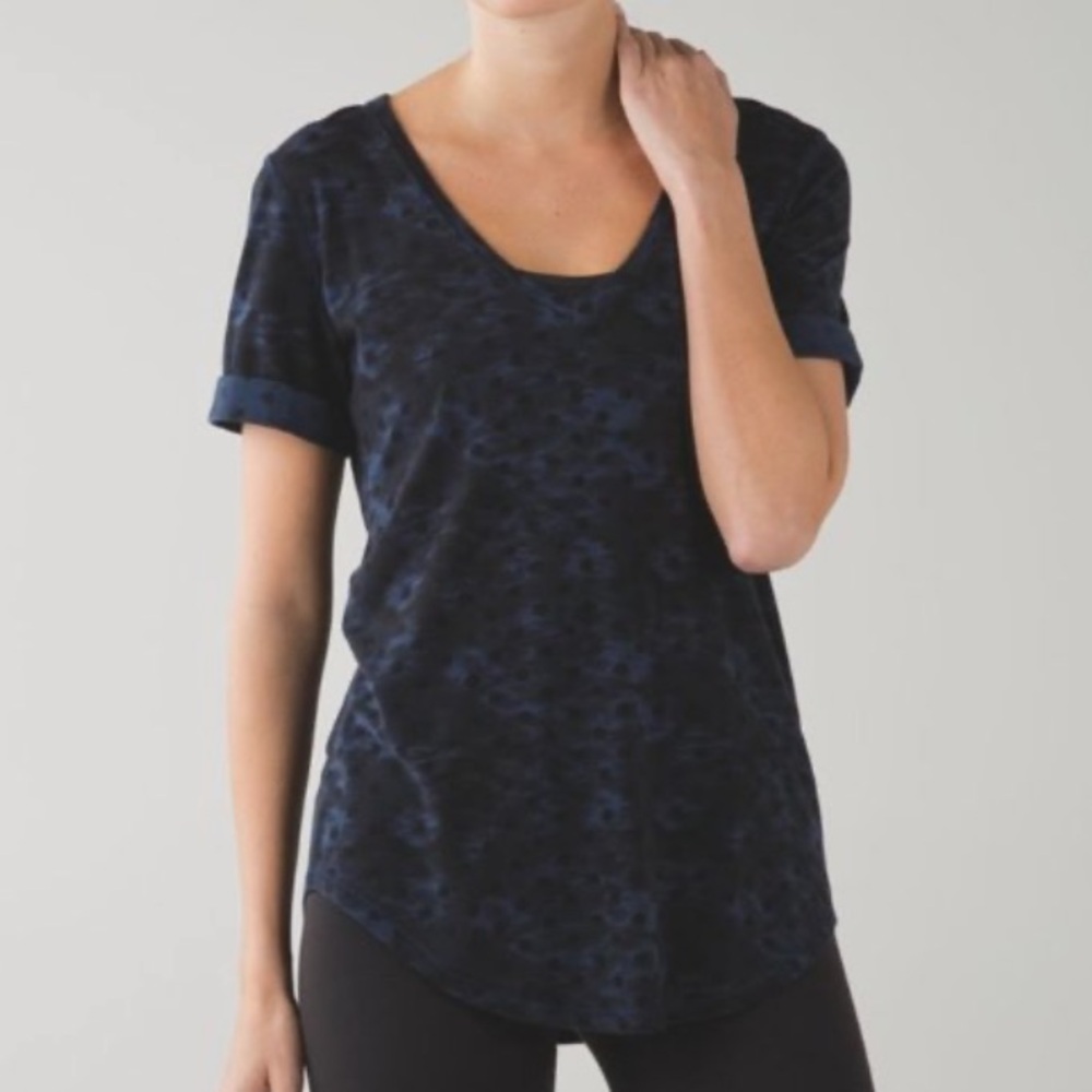 Lululemon Tee